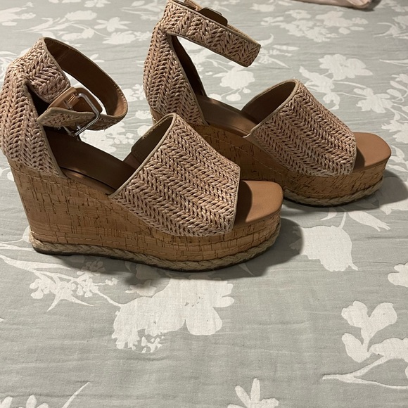 Universal Thread Woven Wedges - Picture 3 of 5